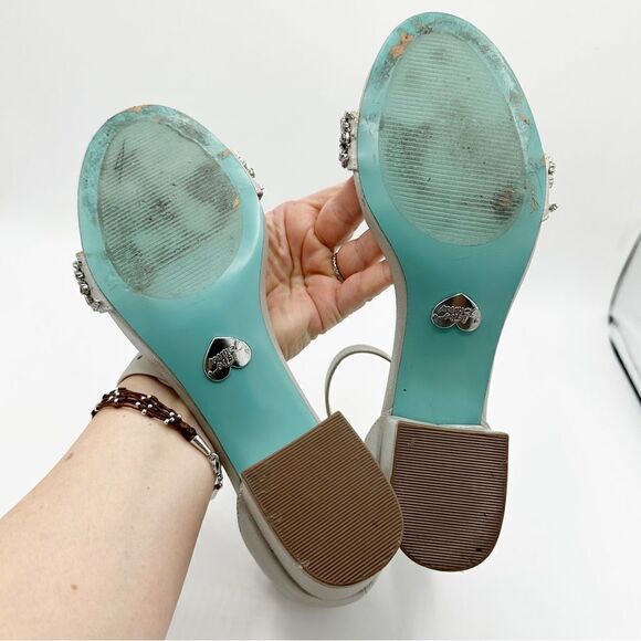 Betsey Johnson Women's Mel Jeweled Block Heels Sandals Silver Sz 8.5 WIDE - Picture 12 of 15